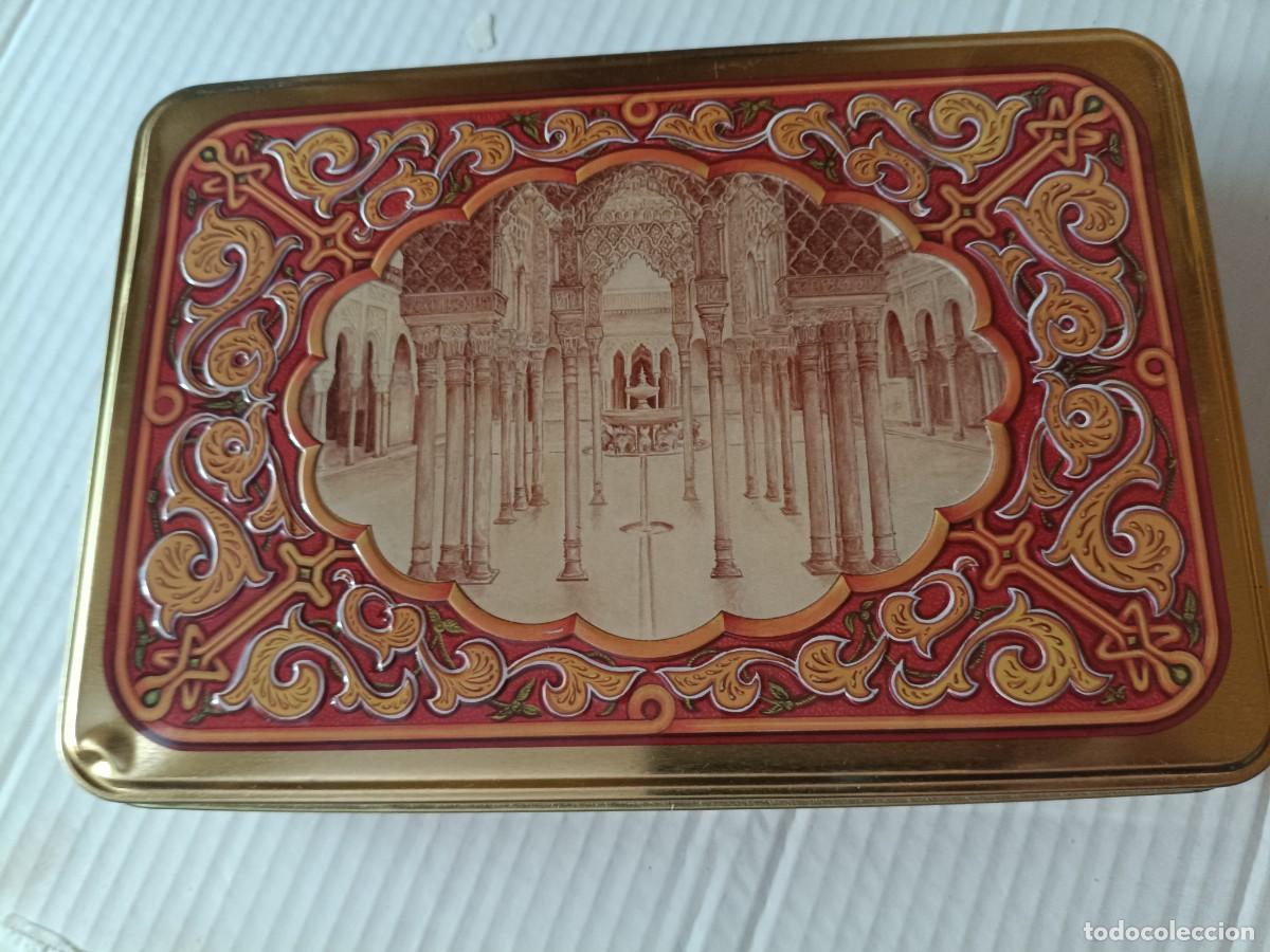 Cajas y cajitas met&aacute;licas: Caja de lata litografiada vintage