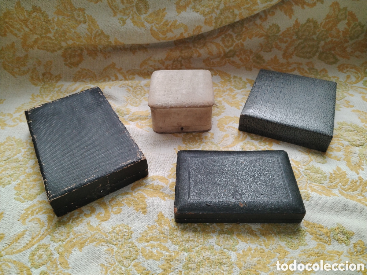 Cajas y cajitas met&aacute;licas: Cuatro antiguas cajas de joyas medallas o art&iacute;culos religiosos