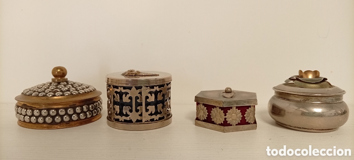 Cajas y cajitas met&aacute;licas: SET 4 PASTILLEROS VINTAGE DE DIFERENTES DISE&Ntilde;OS