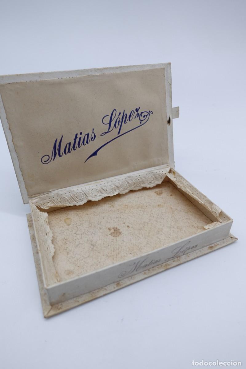Casse e cassette metalliche: MATIAS LOPEZ MUY RARA CAJA DE CARTON RELIGIOSO ANTIGUO TROQUELADO CON IMAGEN DESPLEGABLE