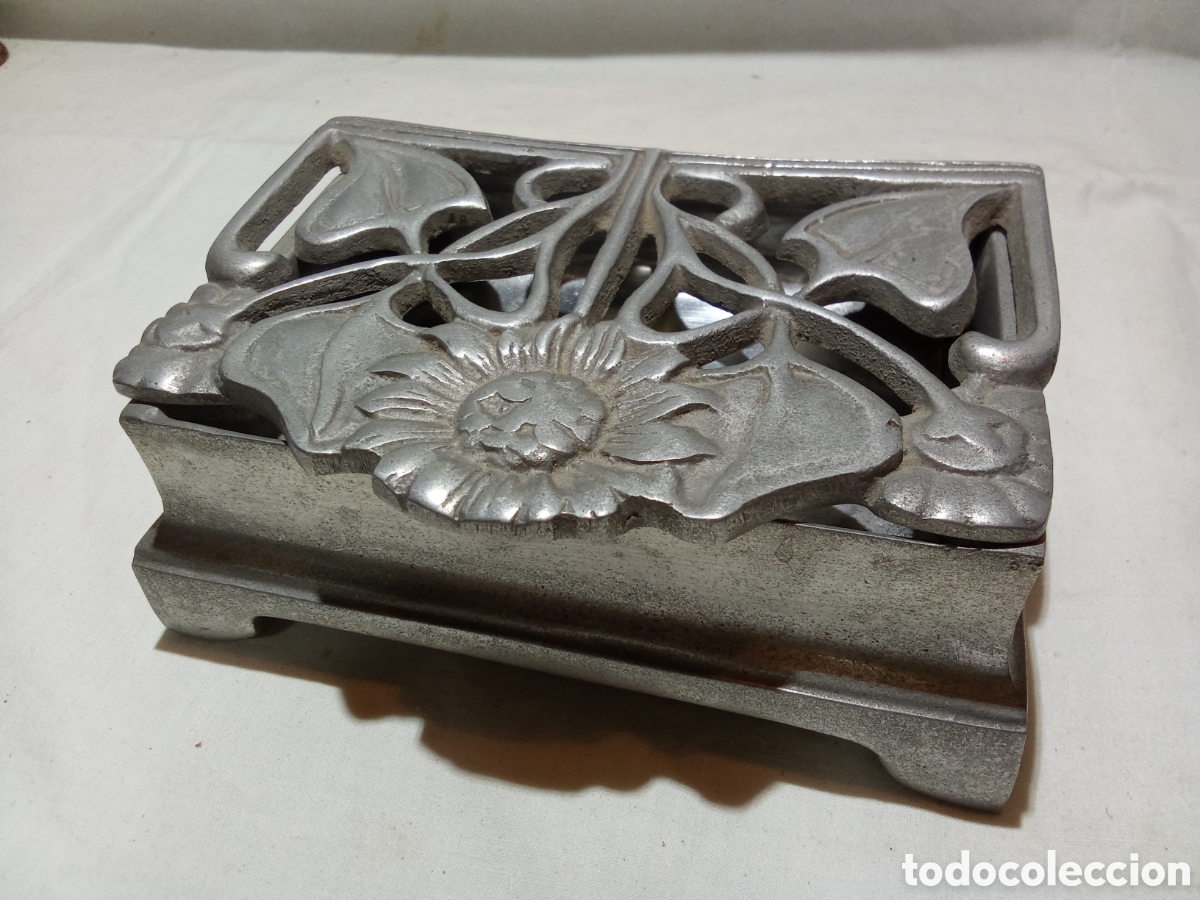 Cajas y cajitas met&aacute;licas: PRECIOSA CAJA MET&Aacute;LICA MODERNISTA