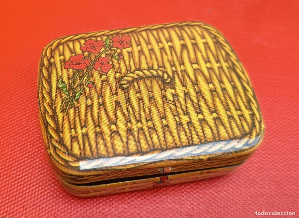 Cajas y cajitas met&aacute;licas: ORIGINAL PASTILLERO EN METAL A&Ntilde;OS 70 DISE&Ntilde;O TIPO PICNIC
