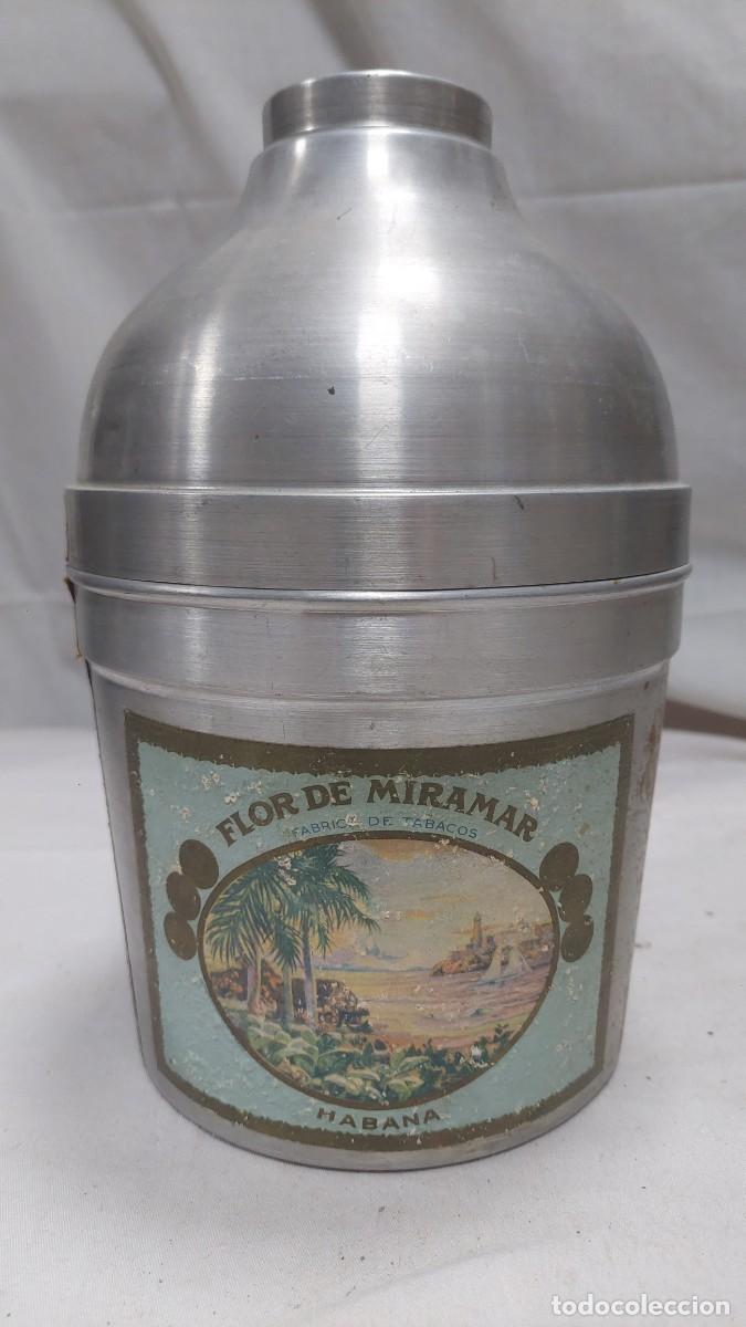 Cajas y cajitas met&aacute;licas: Antigua lata de Tabacos Habanos C&oacute;cteles de Miramar Cuba