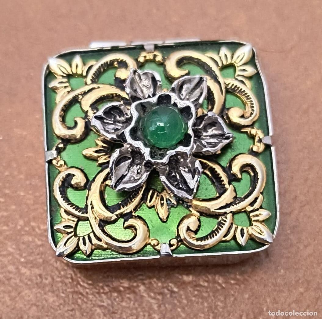 Cajas y cajitas met&aacute;licas: PASTILLERO VINTAGE CON PIEZAS DE JOYERIA