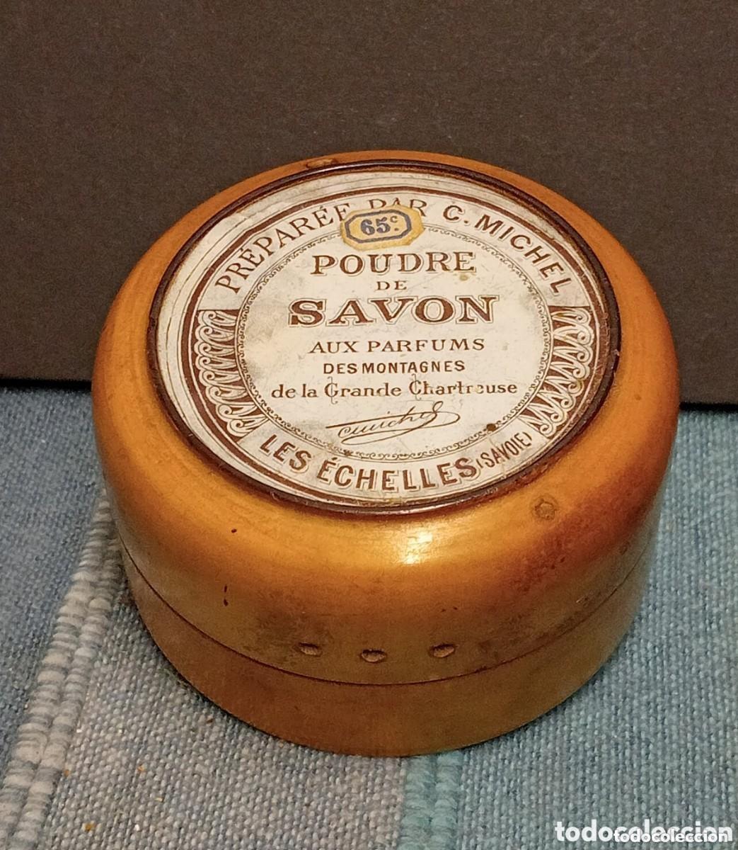 Boxes and metal boxes: POUDRE DE SAVON AUX PARFUMS DESMONTAGNES DE LA GRANDE CHARTEUSE. PAR C. MICHEL. LES &Eacute;CHELLES. MADERA