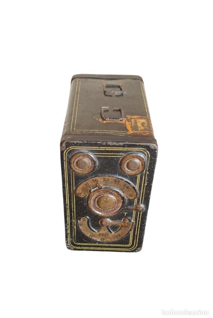 Cajas y cajitas met&aacute;licas: (LA-260703)LATA LITOGRAFIADA FABRICA DE CHOCOLATES Y ALMENDRAS DE ARENYS DE MAR J.FERRAN-TIPO CAMARA