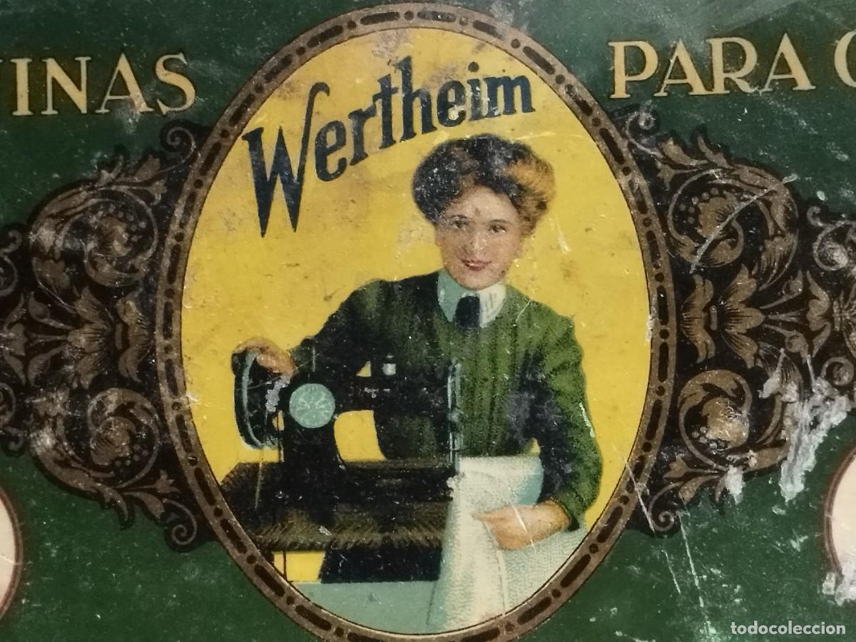 Cajas y cajitas met&aacute;licas: Antigua caja met&aacute;lica, hojalata. Wertheim. Maquinas Wertheim para coser y bordar. Barcelona.