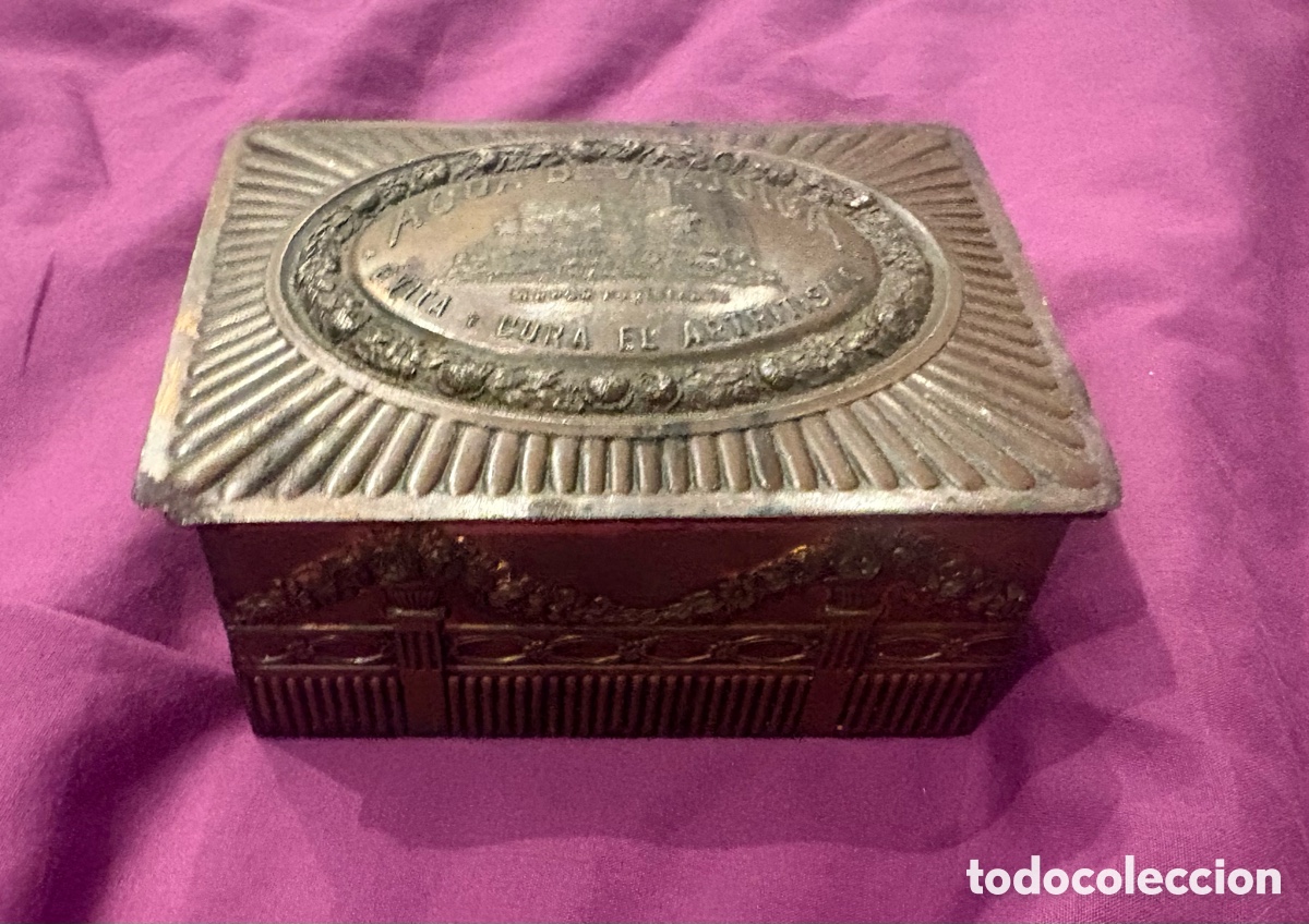 Cajas y cajitas met&aacute;licas: ANTIGUA CAJA METALICA AGUA DE VILAJUIGA - GIRONA