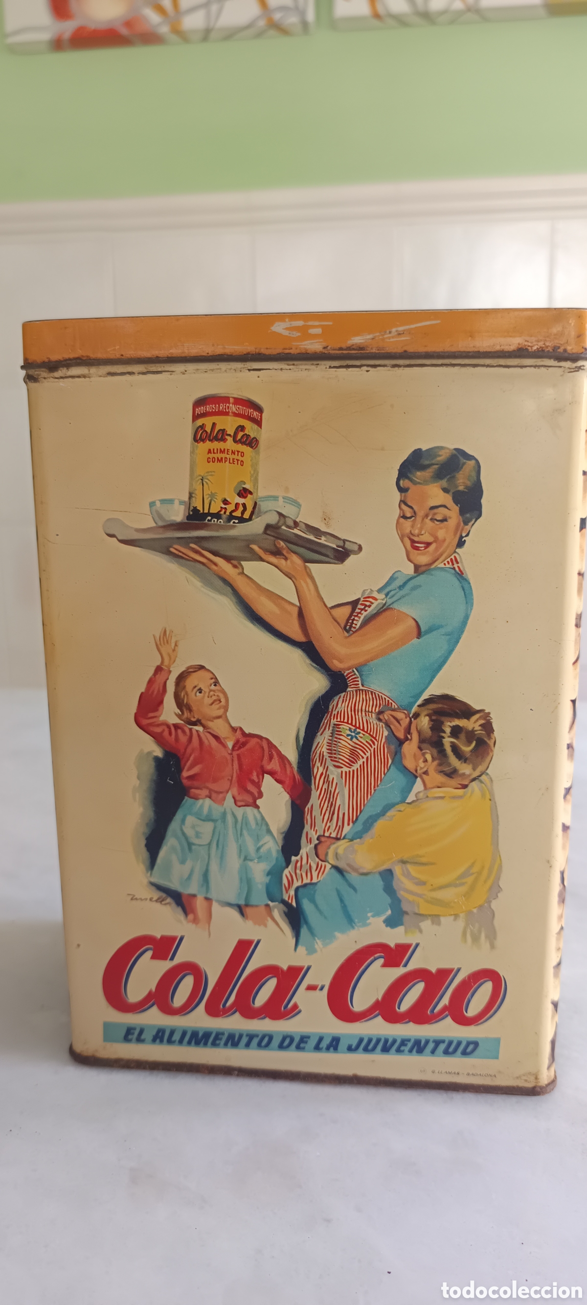 Cajas y cajitas met&aacute;licas: Vendo lata antigua original de Cola-Cao, una pieza de colecci&oacute;n con la cl&aacute;sica ilustraci&oacute;n de la mad