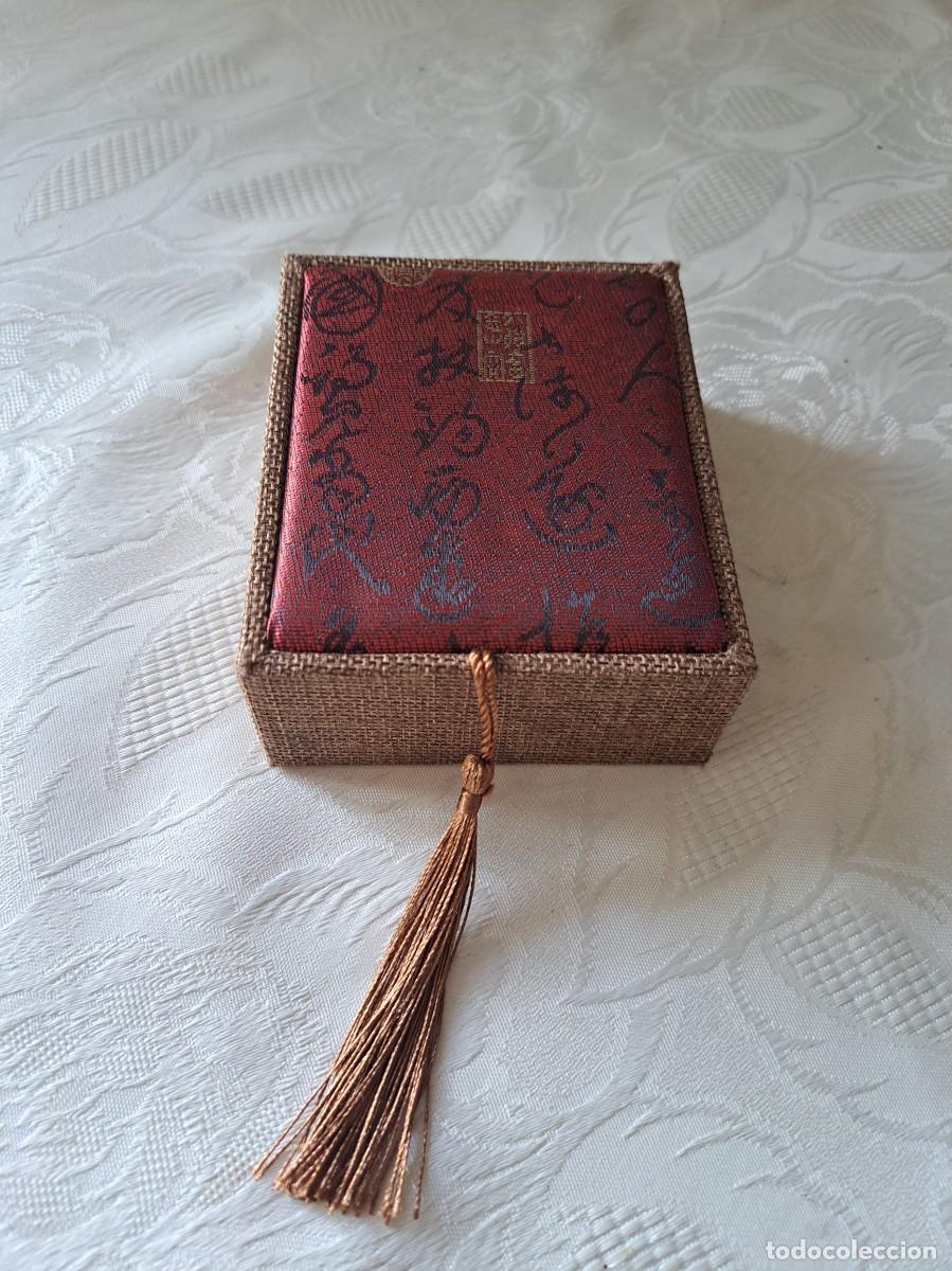 Cajas y cajitas met&aacute;licas: Bonita caja joyero chino, cart&oacute;n forrado de tejido.
