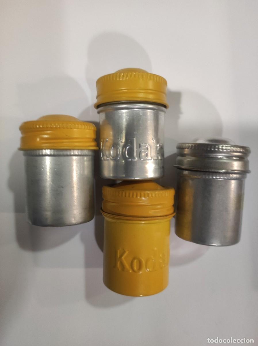 Cajas y cajitas met&aacute;licas: CUATRO TUBOS MET&Aacute;LICOS PARA CARRETES, DOS DE ELLOS DE KODAK, DE LOS CUATRO, TRES CONTIENEN NEGATIVOS