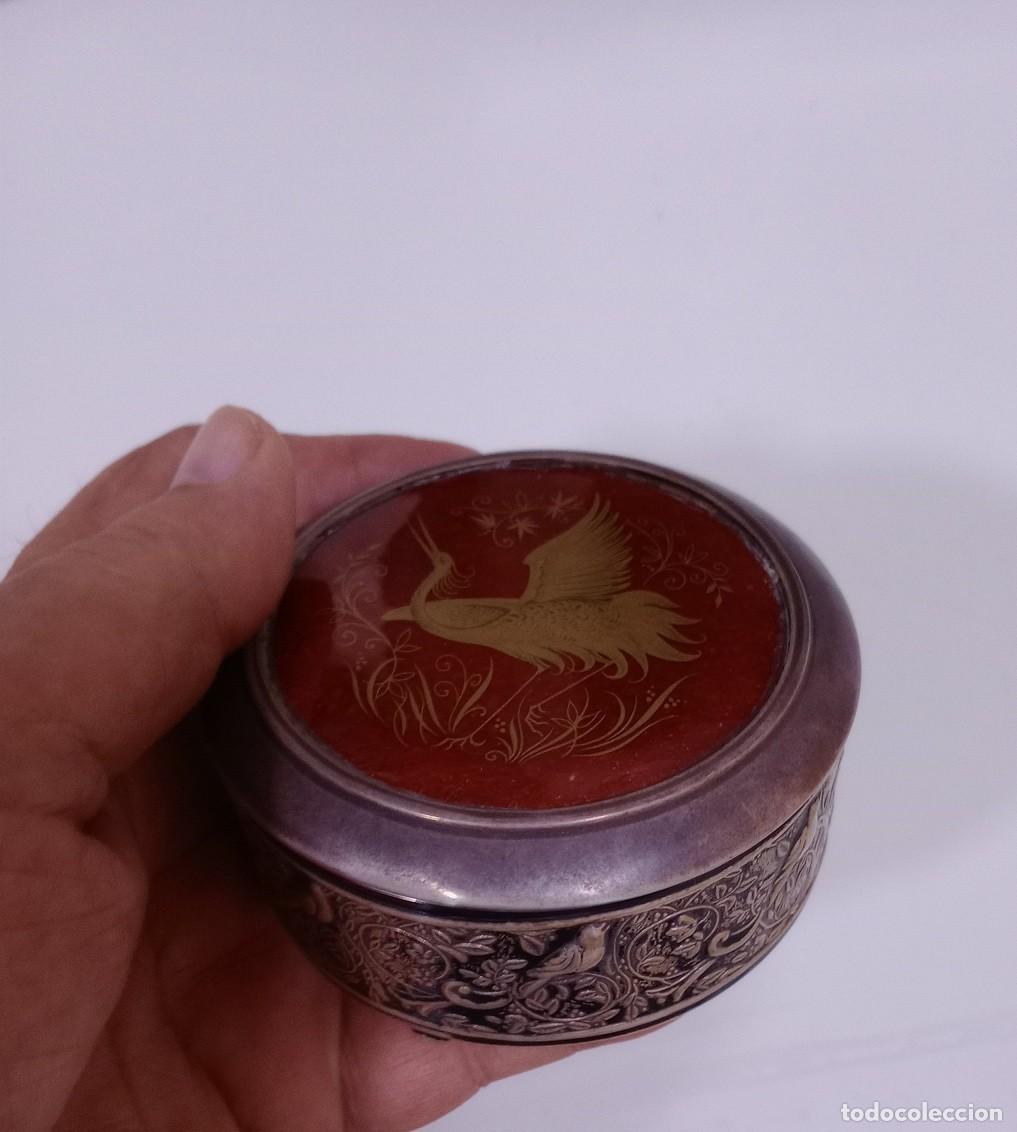 Cajas y cajitas met&aacute;licas: Caja joyero antiguo vintage dise&ntilde;o oriental tapizado