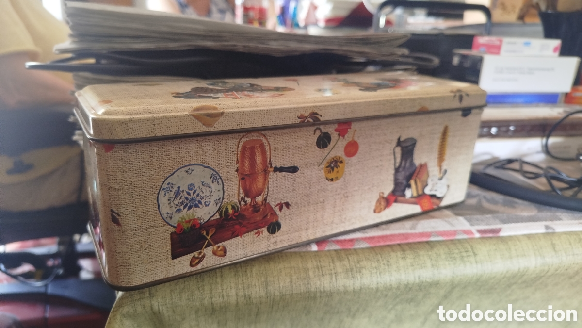 Cajas y cajitas met&aacute;licas: Caja met&aacute;lica decorada antigua