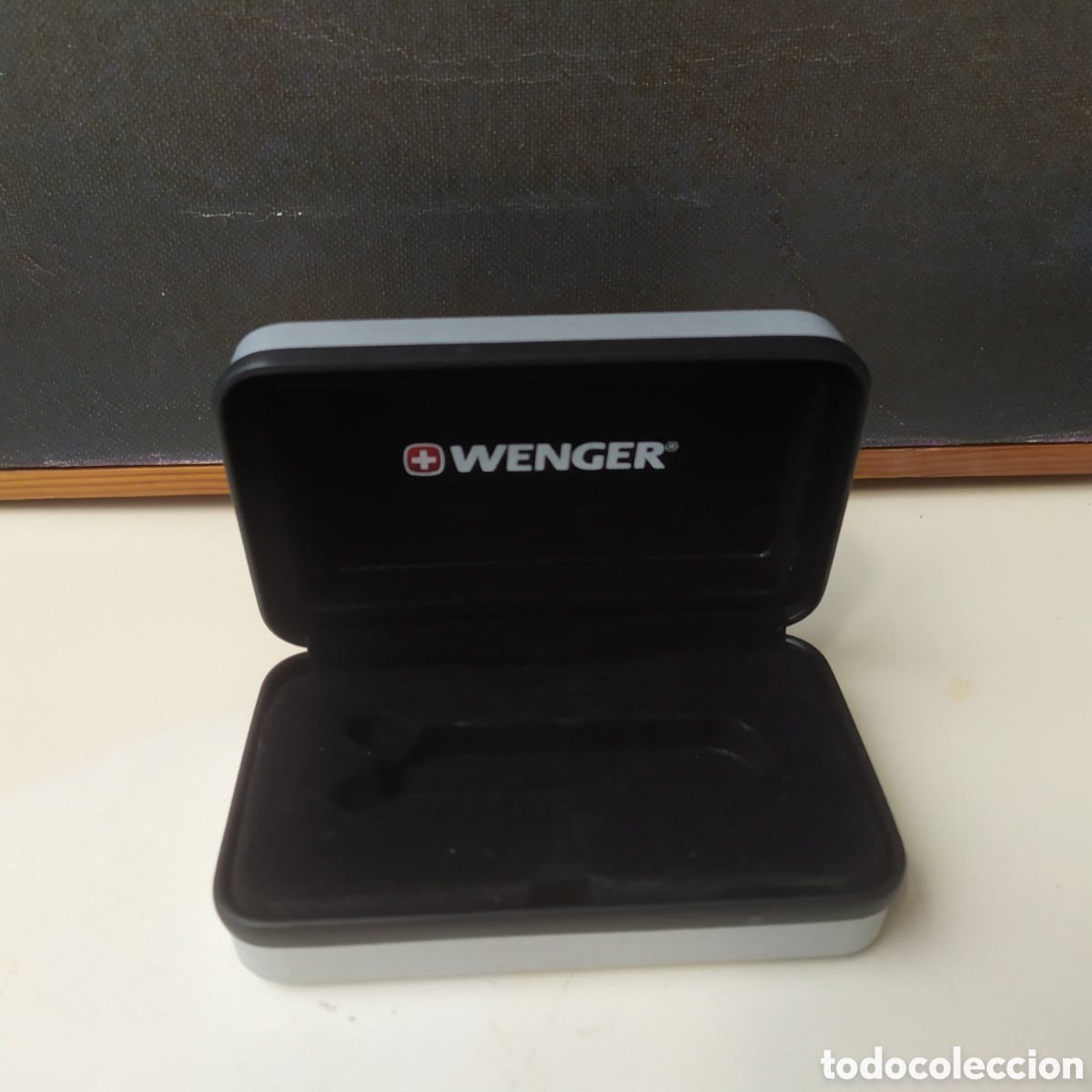 Cajas y cajitas met&aacute;licas: Caja met&aacute;lica Wenger, mide 10.5x6.5 cm y 3 cm de altura