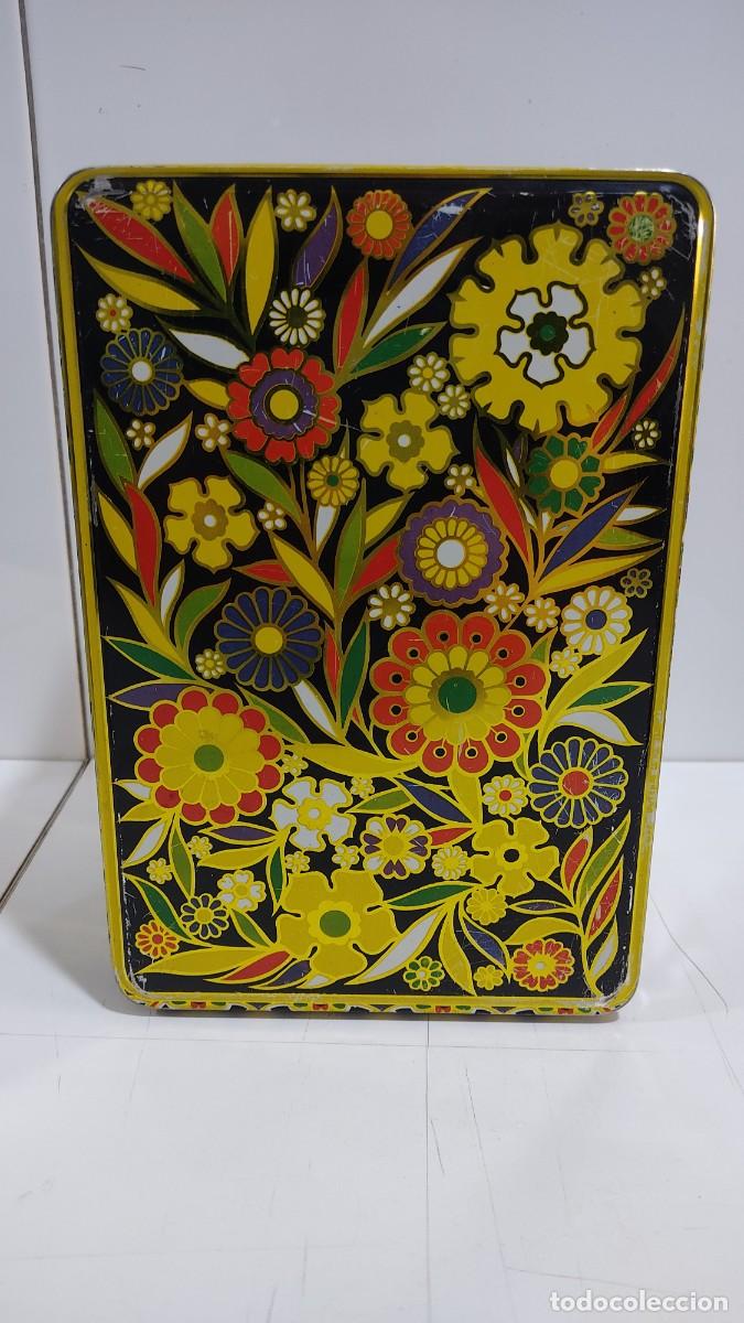 Cajas y cajitas met&aacute;licas: 1221 LATA DE COLA CAO, SERIGRAFIADA CON TEMAS FLORES DE VIVOS COLORES, A&Ntilde;O 1972