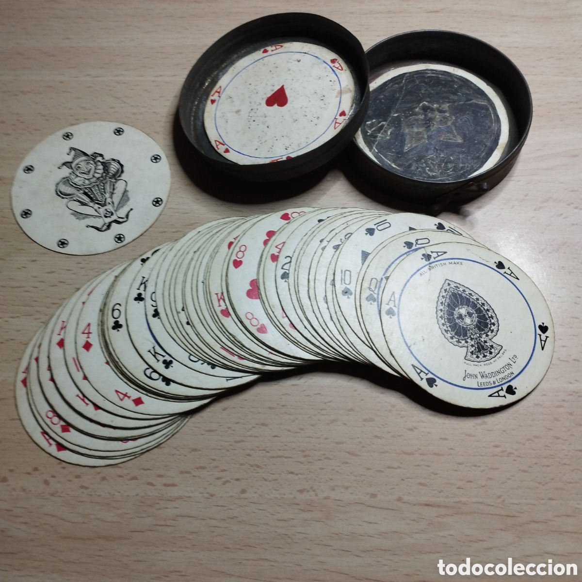 Cajas y cajitas met&aacute;licas: Antigua baraja de Poker redonda. John Waddington Ltd. London.Se utiliz&oacute;. antigua lata para guardala.
