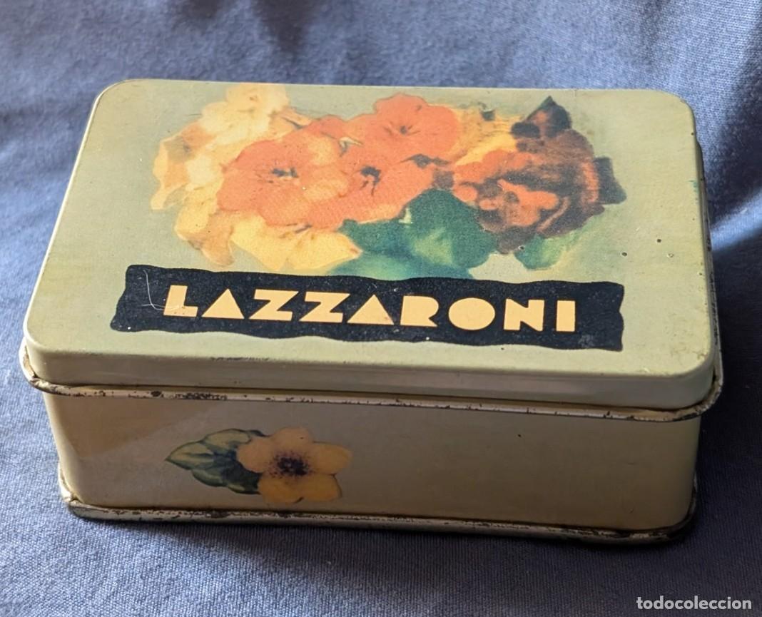 Cajas y cajitas met&aacute;licas: Caja antigua de hojalata Lazzaroni Made in Italy litografiada floral vintage 9 cm