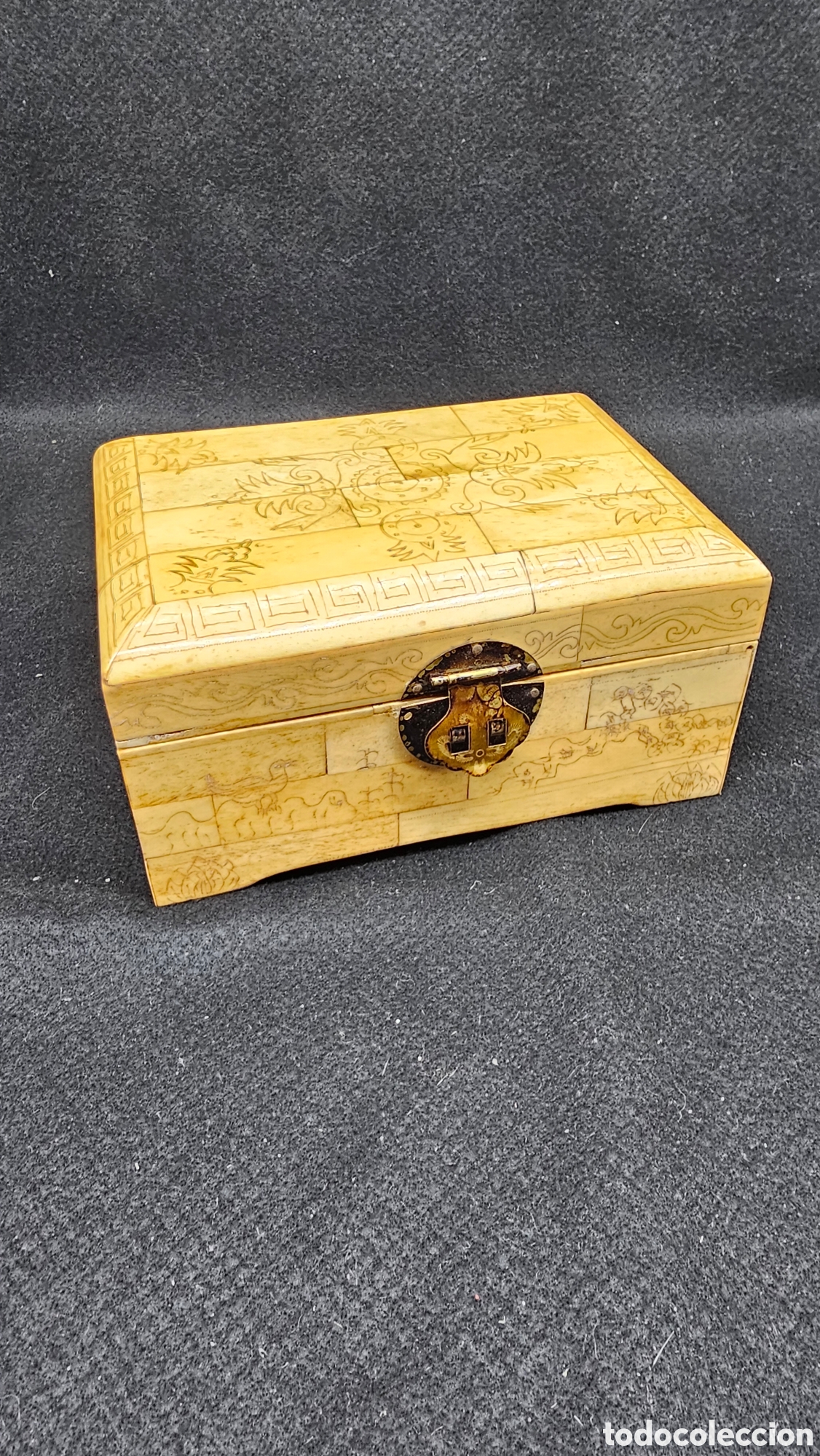 Cajas y cajitas met&aacute;licas: Cofre de hueso grabado