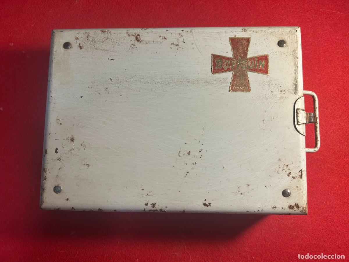 Cajas y cajitas met&aacute;licas: Botiquin metalico antiguo