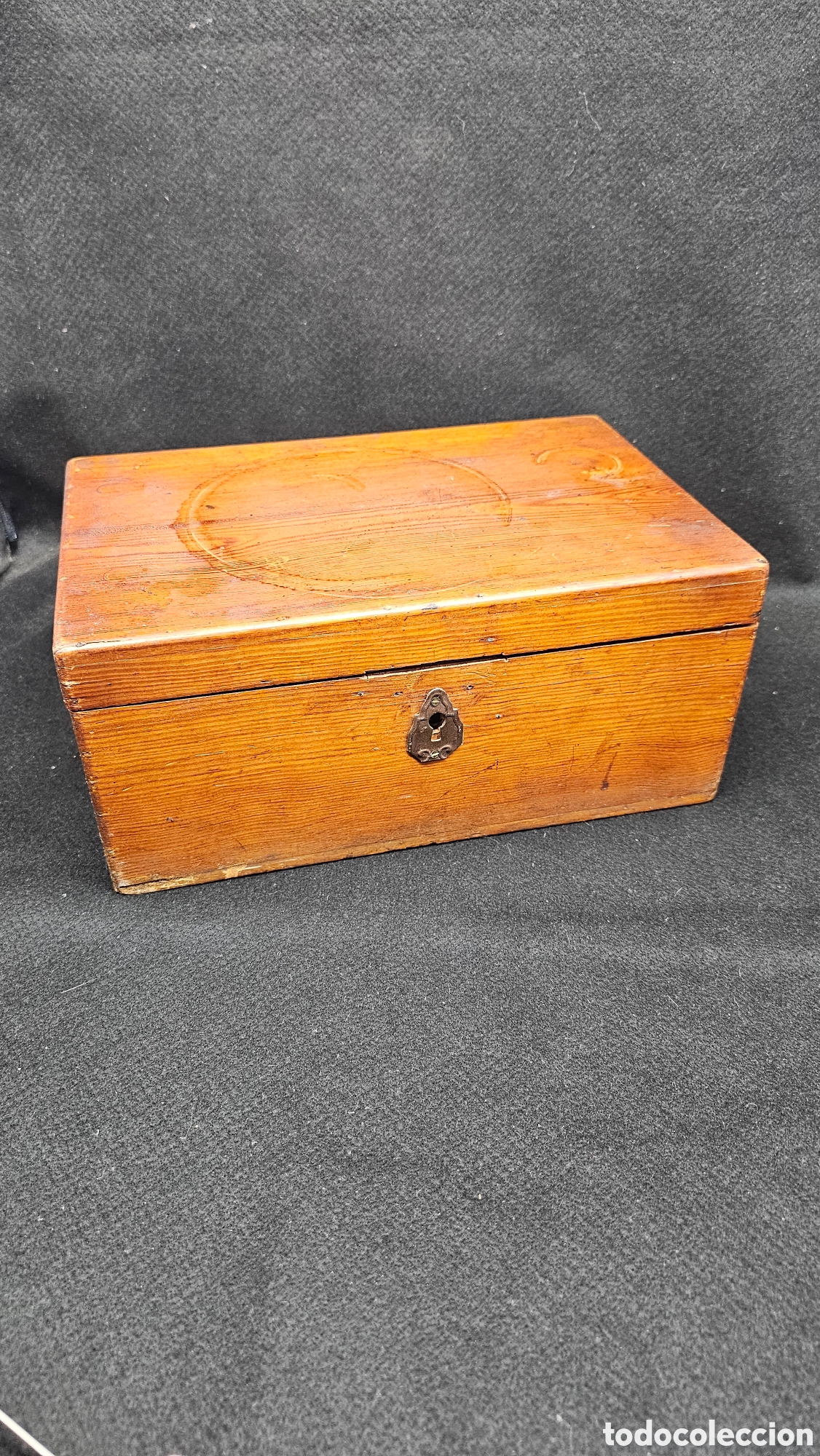 Cajas y cajitas met&aacute;licas: Antigua caja de madera