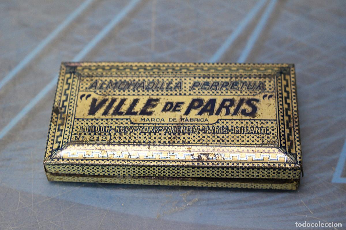 Cajas y cajitas met&aacute;licas: Almohadilla Perpetua &ldquo;Ville de Paris&rdquo;. Caja de hojalata litografiada de principios del s.XX.