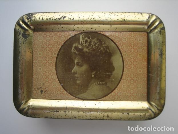 Cajas y cajitas met&aacute;licas: CAJA SERIGRAFIADA. 1905-1906. S.A.R. LA FUTURA REINA DE ESPA&Ntilde;A, D&Ntilde;A. VICTORIA EUGENIA DE BATTENBERG.
