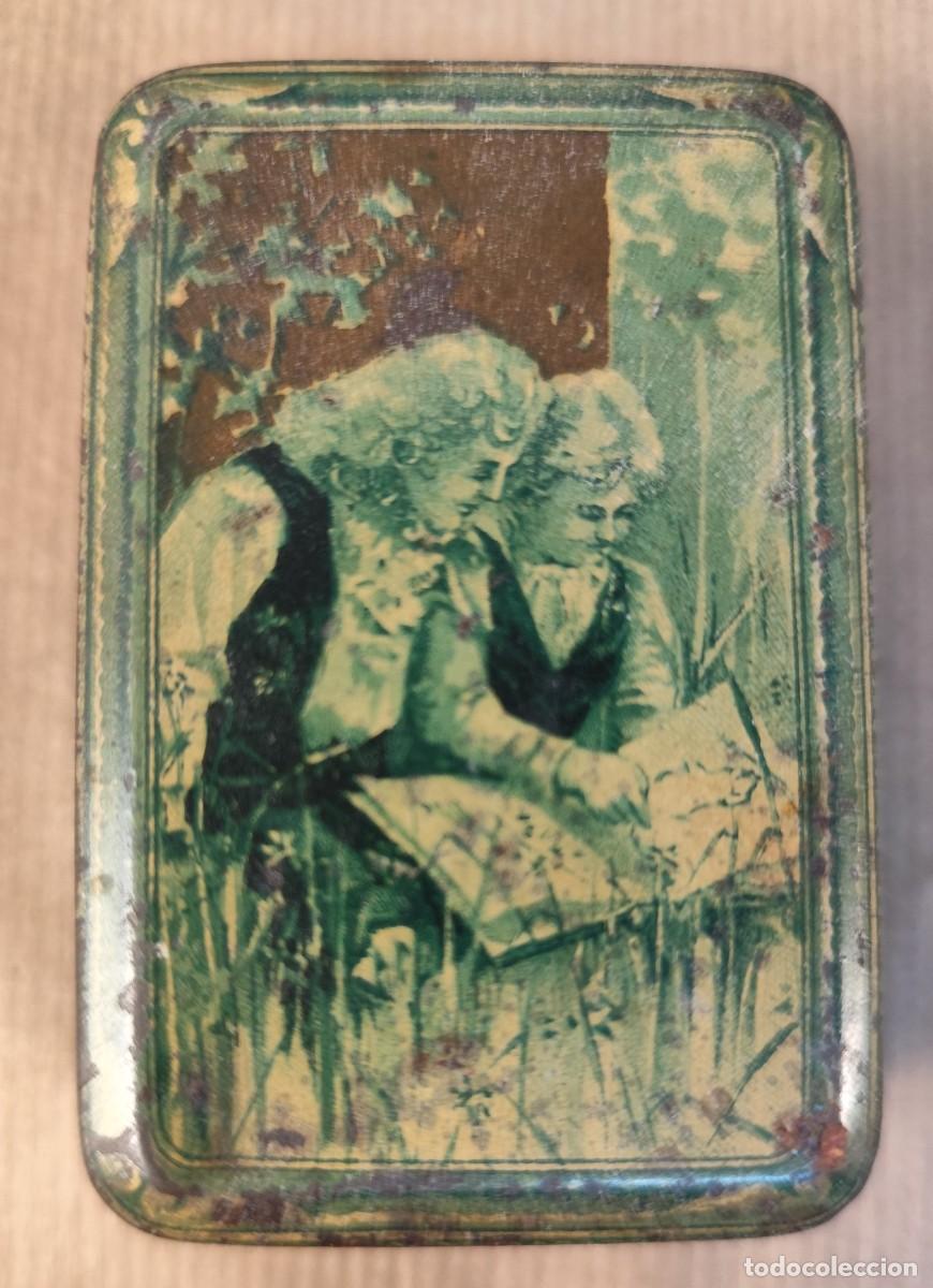 Cajas y cajitas met&aacute;licas: Caja met&aacute;lica escena rom&aacute;ntica principios del siglo XX