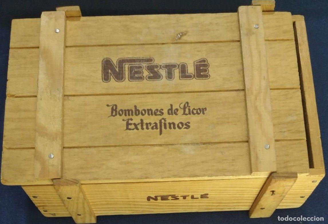 Cajas y cajitas met&aacute;licas: CAJA DE MADERA NESTL&Eacute;. BOMBONES DE LICOR FINOS. SOCIEDAD NESTL&Eacute;. LA PENILLA, SANTANDER.