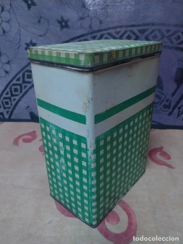 Cajas y cajitas met&aacute;licas: Lata met&aacute;lica antigua Cola Cao cuadritos verdes