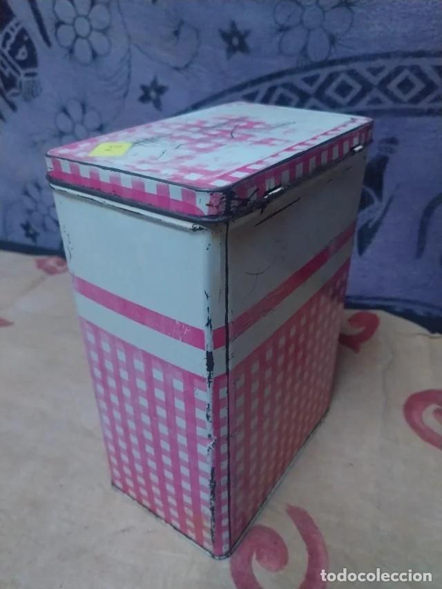 Cajas y cajitas met&aacute;licas: Lata met&aacute;lica antigua Cola Cao cuadritos rosas