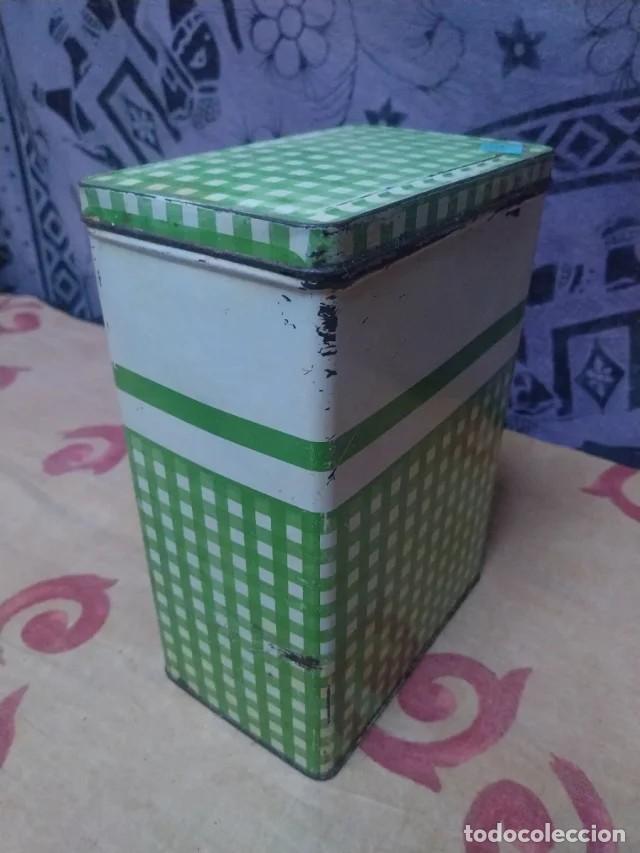 Cajas y cajitas met&aacute;licas: Lata met&aacute;lica Cola Cao antigua cuadritos verde oscuro