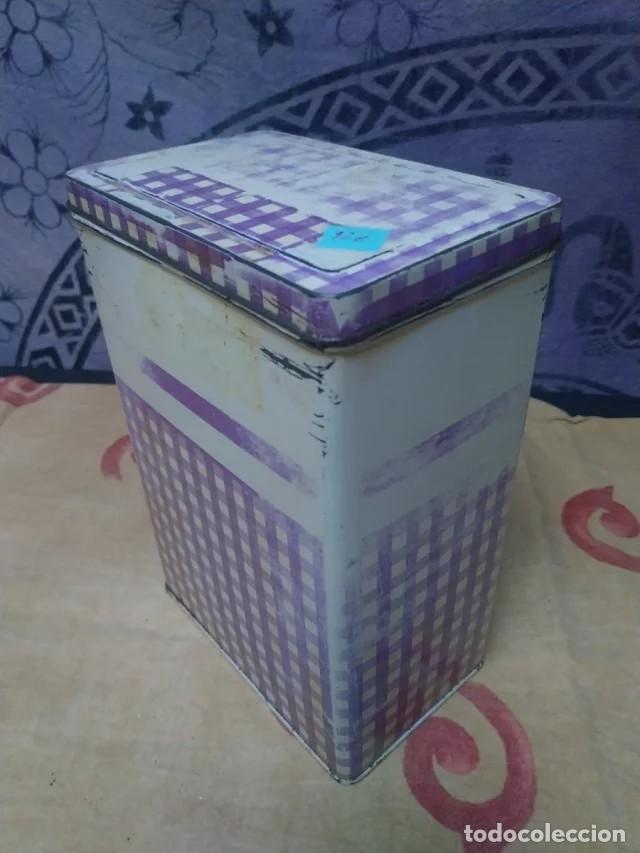 Cajas y cajitas met&aacute;licas: Lata met&aacute;lica antigua Cola Cao cuadritos morados estilo vichy