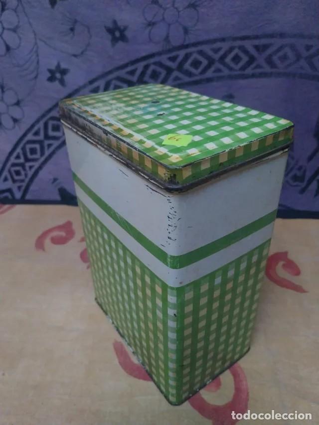 Cajas y cajitas met&aacute;licas: Lata met&aacute;lica antigua Cola Cao cuadritos verdes vichy