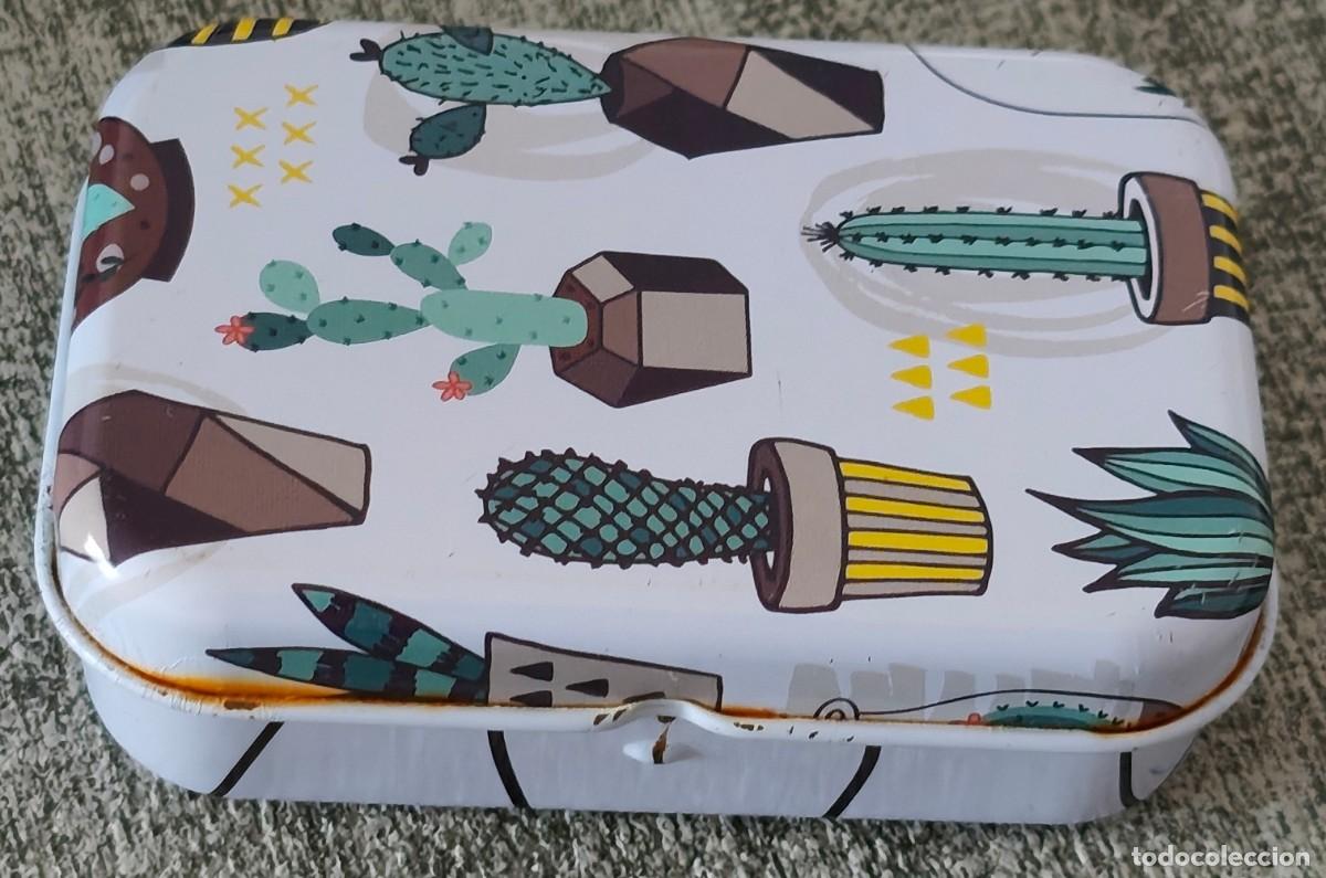 Cajas y cajitas met&aacute;licas: CAJITA MET&Aacute;LICA VAC&Iacute;A CON DISE&Ntilde;O DE CACTUS Y PLANTAS SUCULENTAS (Medidas aproximadas: 8 x 5 x 2 CM.