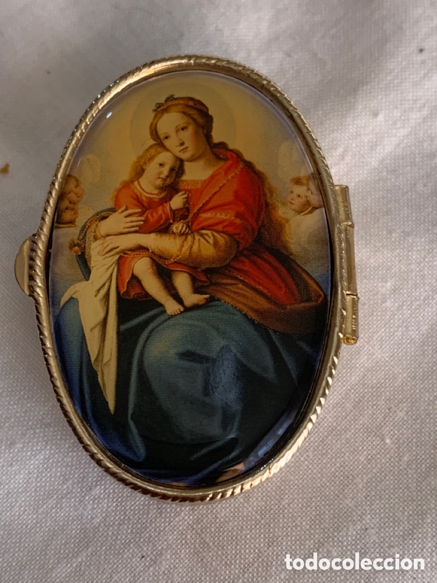 Cajas y cajitas met&aacute;licas: Pastillero ovalado Metal dorado Virgen y el ni&ntilde;o antiguo