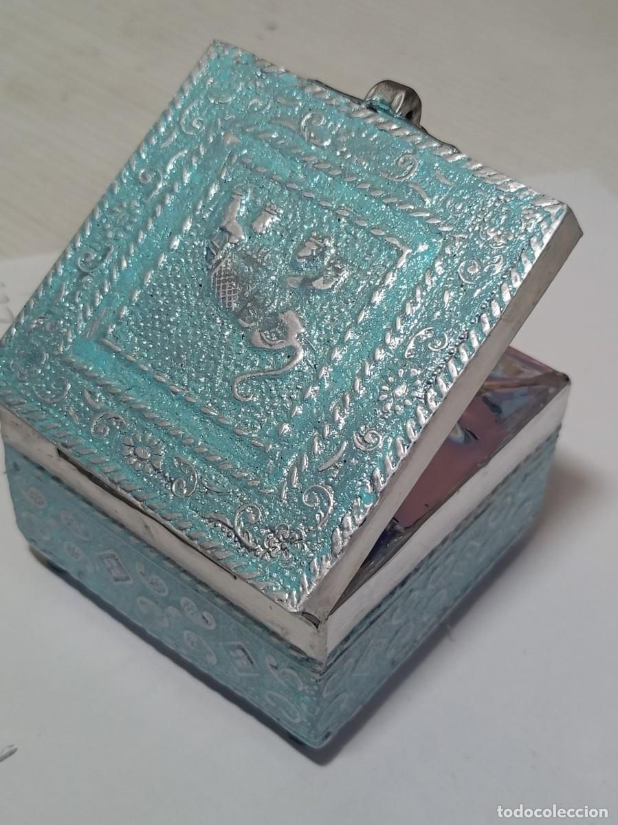 Cajas y cajitas met&aacute;licas: cajita de esta&ntilde;o artesana