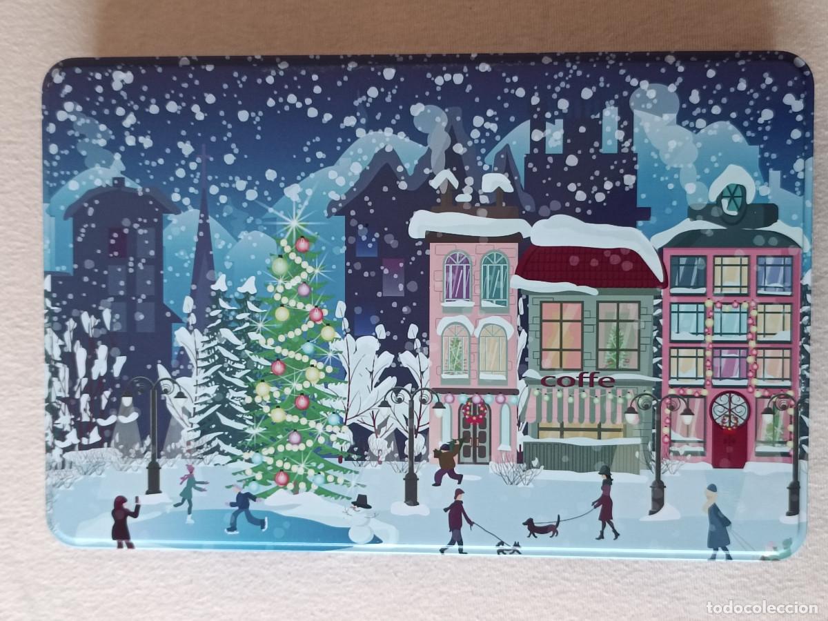 Cajas y cajitas met&aacute;licas: Caja de lata de Pastas, decoraci&oacute;n gr&aacute;fica: Escena invernal y navide&ntilde;a. VAC&Iacute;A. Excelente estado.