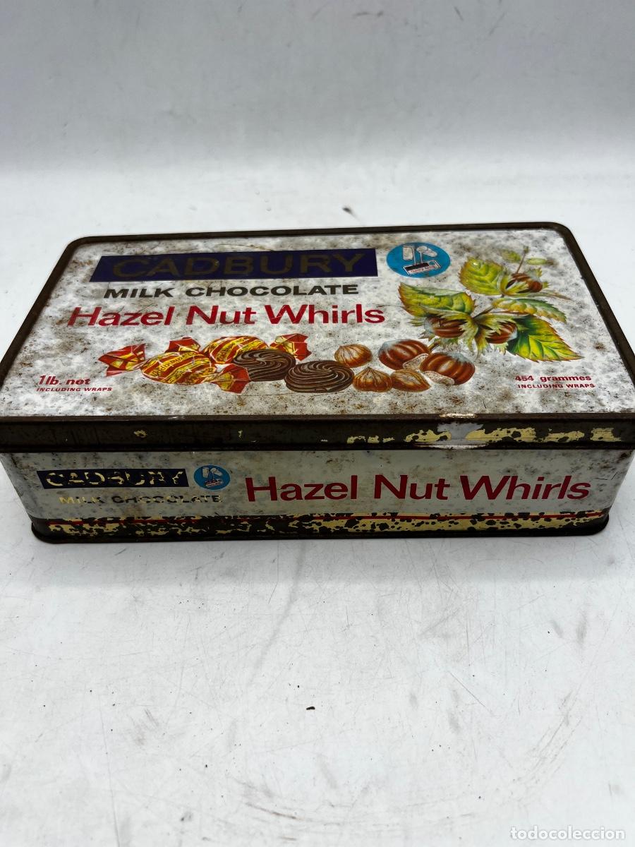 Cajas y cajitas met&aacute;licas: CAJA MET&Aacute;LICA. CADBURY. MILK CHOCOLATE. HAZEL NUT WHIRLS. VAC&Iacute;A. 23 x 13 x 6 CM