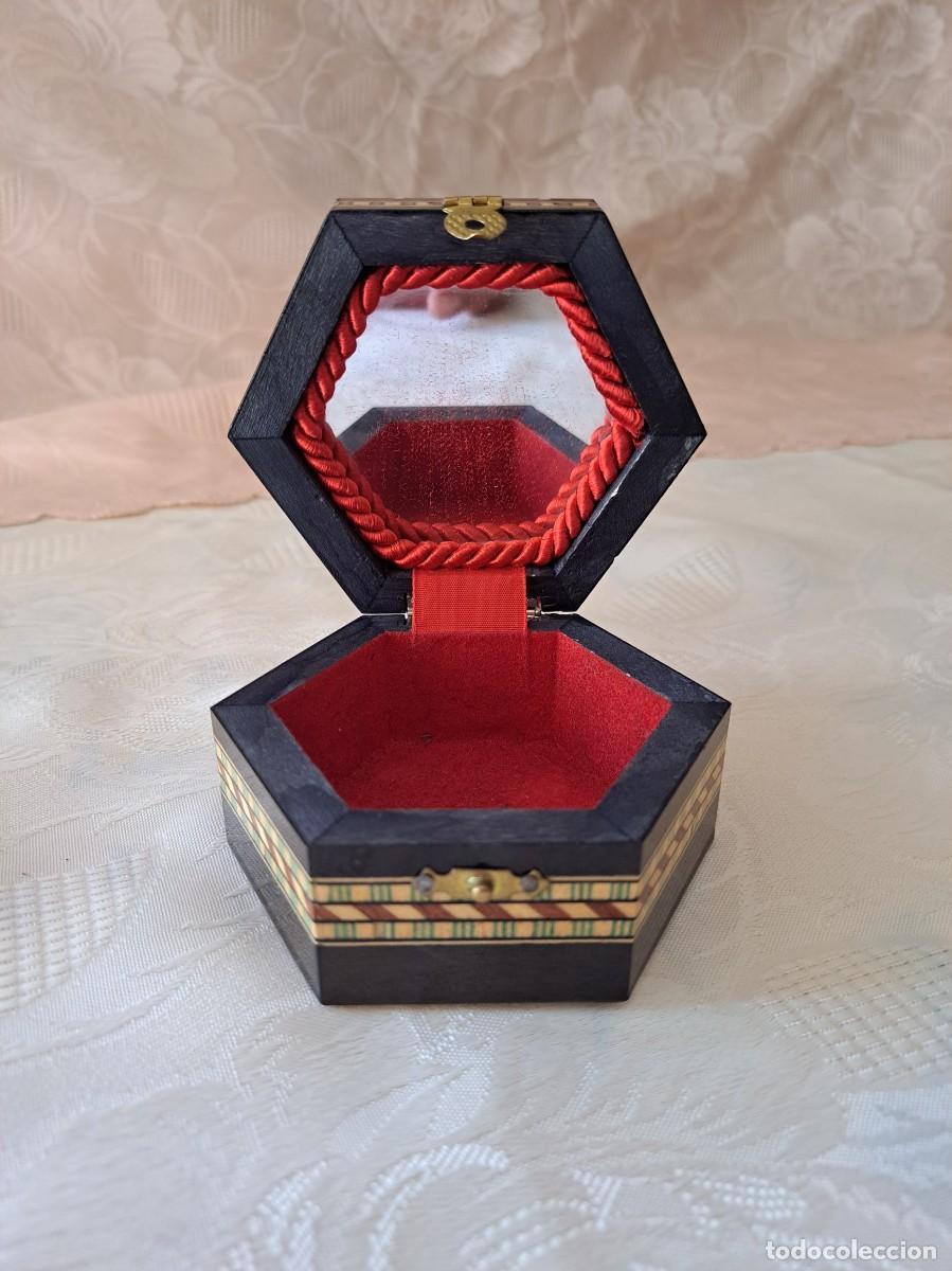 Cajas y cajitas met&aacute;licas: Preciosa caja de madera con incrustaciones, hexagonal. - Foto 5