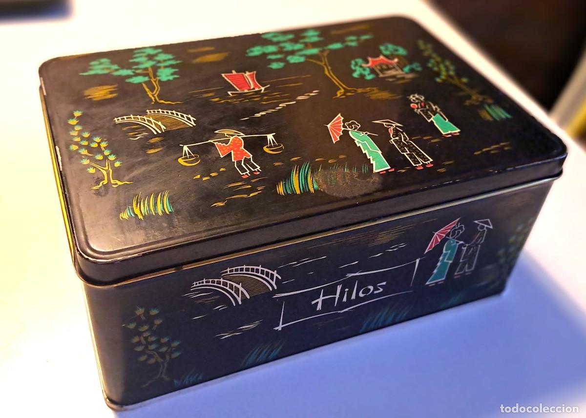 Cajas y cajitas met&aacute;licas: LATA CAJA METALICA VINTAGE DE COLA-CAO MODELO HILOS A&Ntilde;OS 70