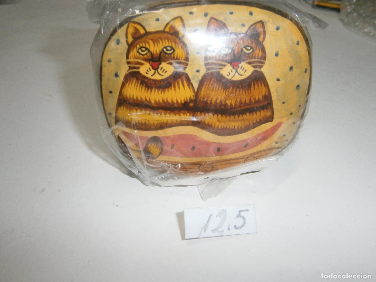 Cajas y cajitas met&aacute;licas: ANTIGUA CAJA ARTESANAL PINTADA A MANO DE ALEGORIA DE GATITOS NUEVA SIN USAR