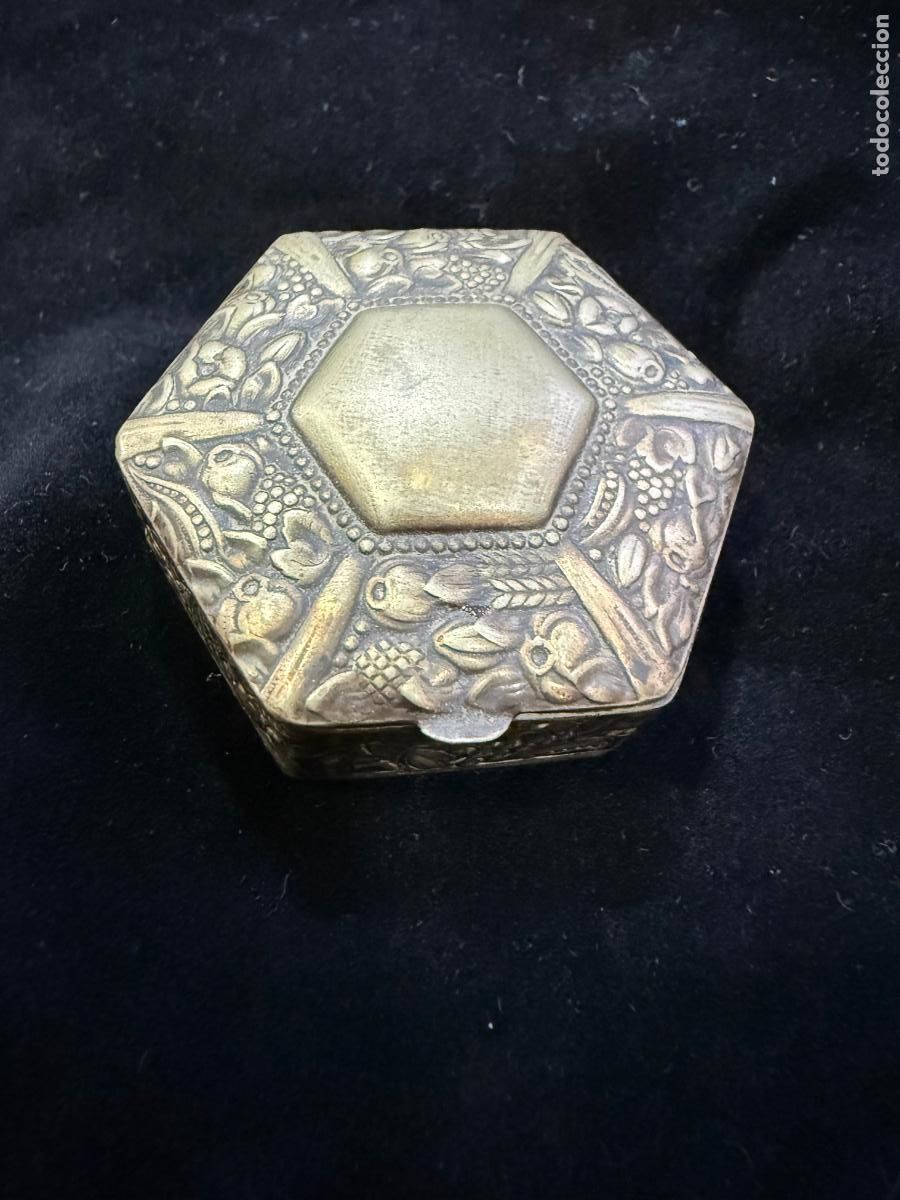 Cajas y cajitas met&aacute;licas: ANTIGUA CAJA PASTILLERO DE ALPACA - MEDIDA 4,5X1,5 CM