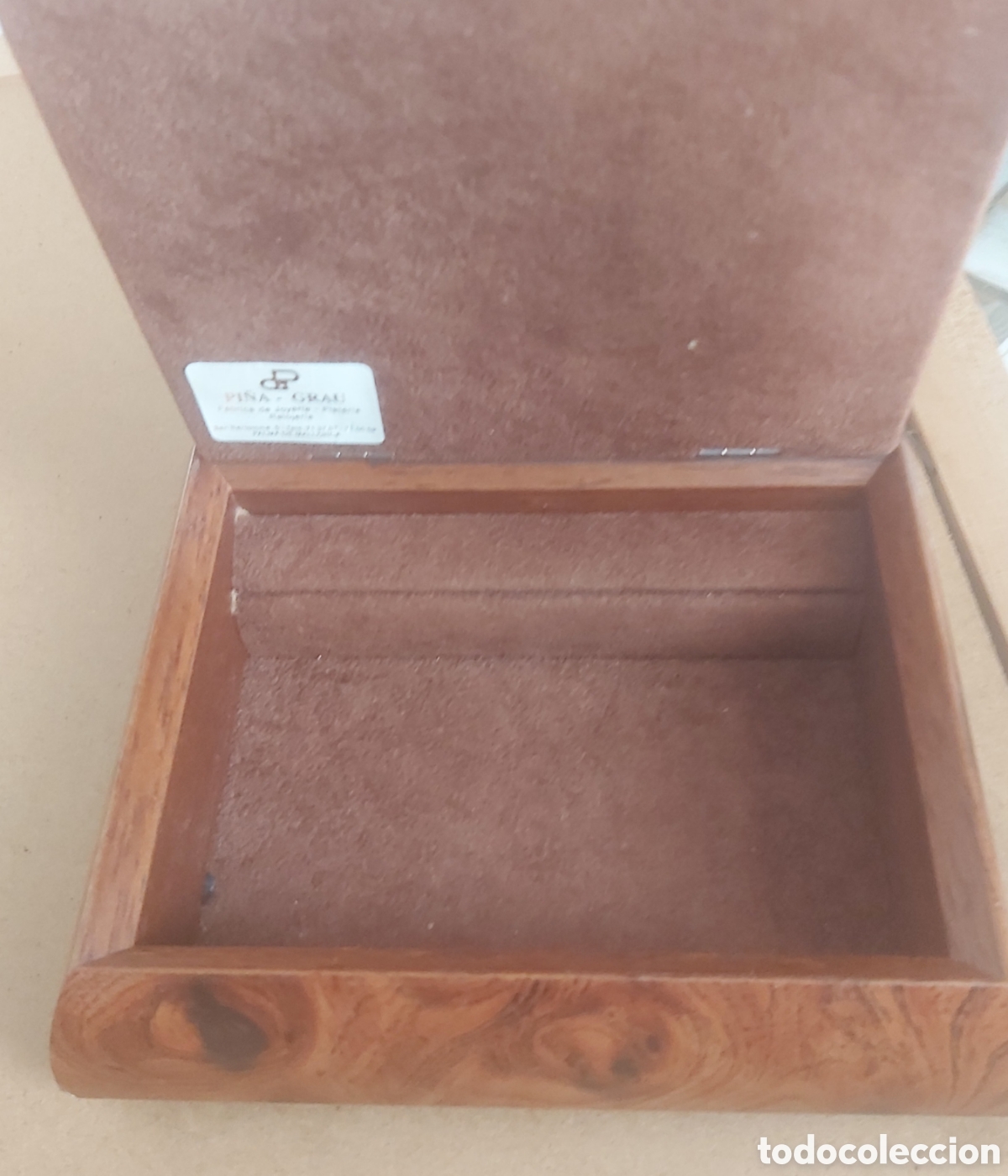 Cajas y cajitas met&aacute;licas: Caja joyero con l&aacute;mina de plata con gravado del 65 aniversario fabrica de joyeria Pi&ntilde;a-Garau. Palma
