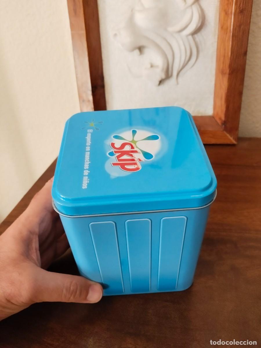 Cajas y cajitas met&aacute;licas: Caja de lata Lavadora detergente Skip. En relieve. - Foto 3