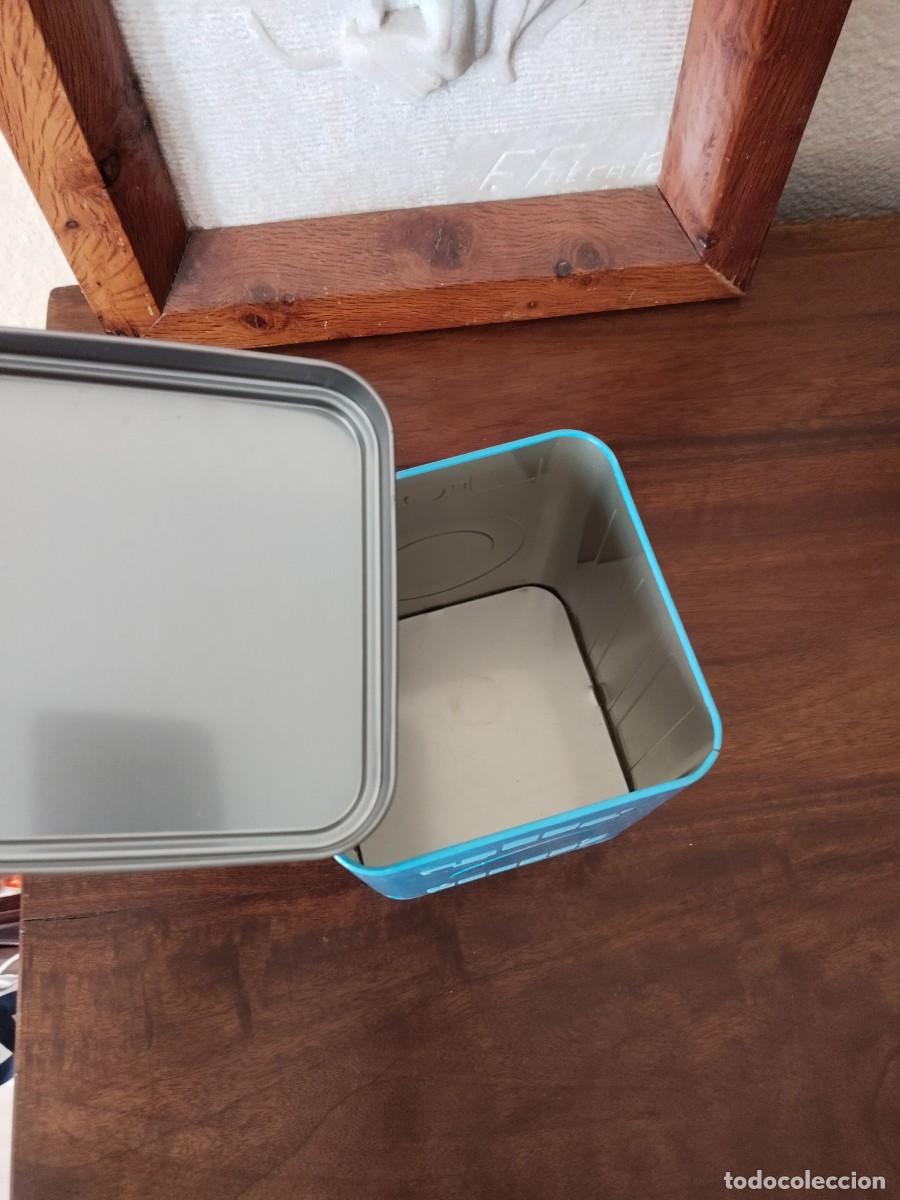 Cajas y cajitas met&aacute;licas: Caja de lata Lavadora detergente Skip. En relieve. - Foto 6