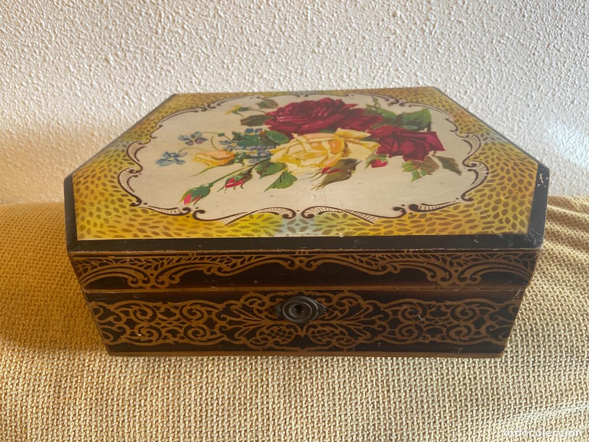 Cajas y cajitas met&aacute;licas: Caja de madera antigua