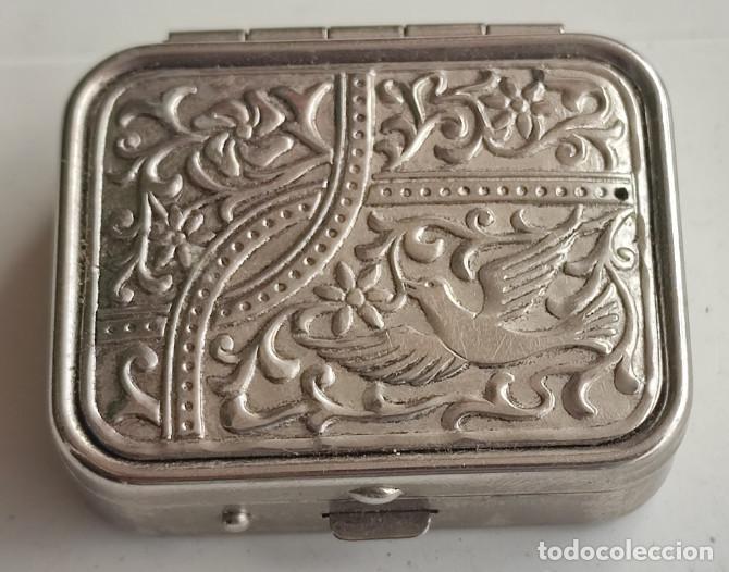Cajas y cajitas met&aacute;licas: PASTILLERO METALICO, PEQUE&Ntilde;A CAJA DE METAL DECORADA