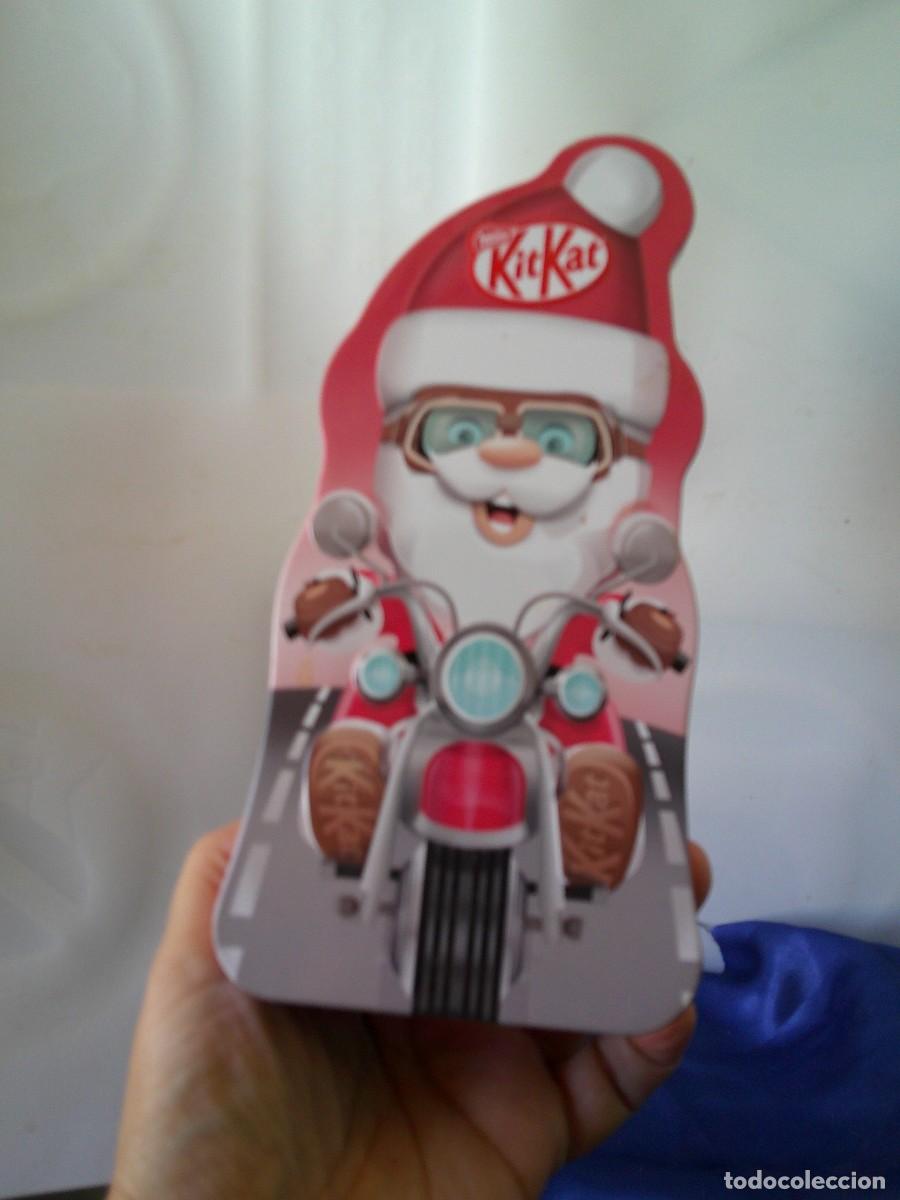 Cajas y cajitas met&aacute;licas: &iexcl;&iexcl; CAJA.: &rdquo;KITKAT&rdquo;. (Troquelada). Papa NOEL, en MOTO. METALICA. ORIGINAL. COLECCION. !! C-33.