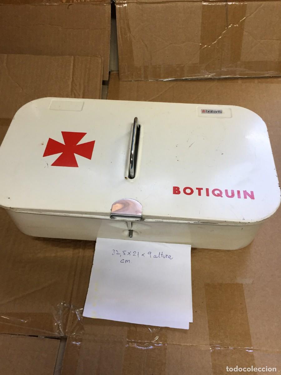 Cajas y cajitas met&aacute;licas: Botiquin de metal con asa de transporte
