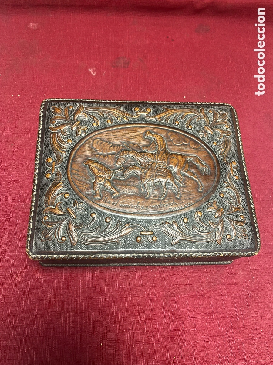 Cajas y cajitas met&aacute;licas: caja decorativa de cuero repujado
